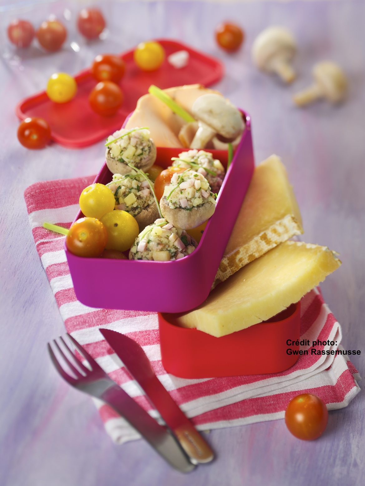 Champignons crus farcis au fromage salers