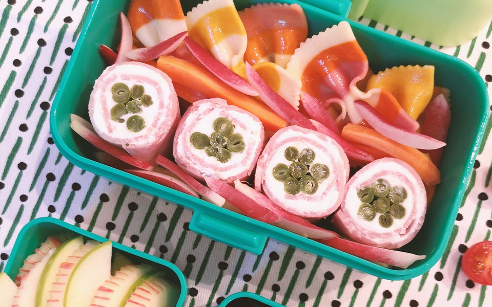 légumes, haricots vert, roulé de jambon, assiette, enfants, enfant, couleurs, manger, faire manger des légumes, fromage frais